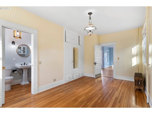 Building Photo - Gorgeous Upscale 4 bed 2 bath