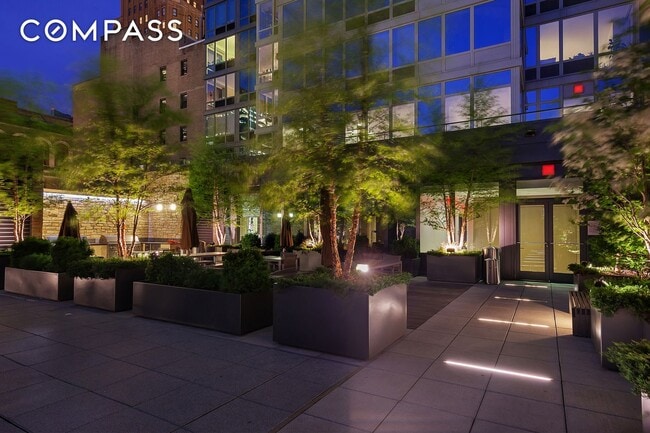 Building Photo - Elegant Condo Living with Impressive Views and Exclusive Building Amenities in the Heart of Downt...