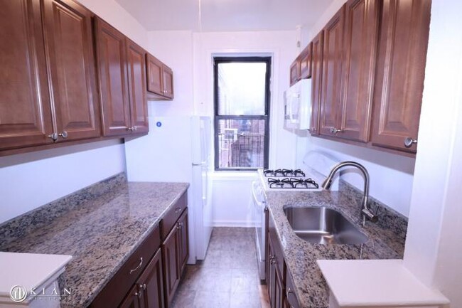 Building Photo - 1 bedroom in REGO PARK NY 11374