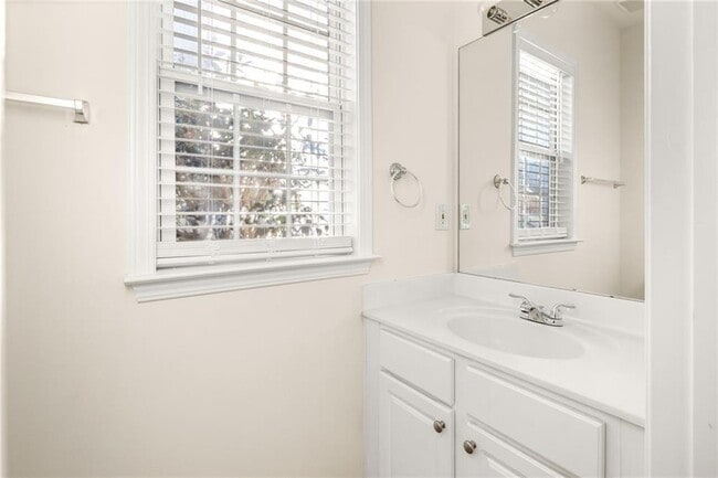 Building Photo - 350 Gaines Oak Way