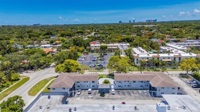 Building Photo - 4590 SW 67th Ave