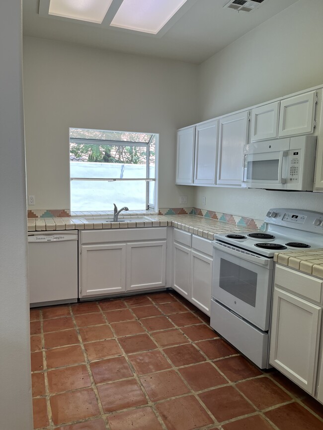 Kitchen - 52640 Avenida Juarez