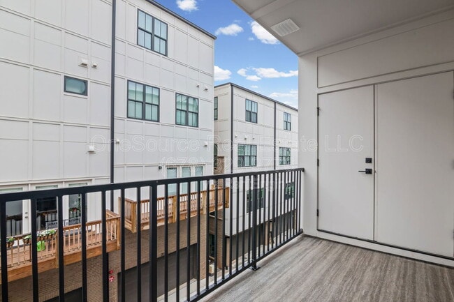 Building Photo - 201 New St