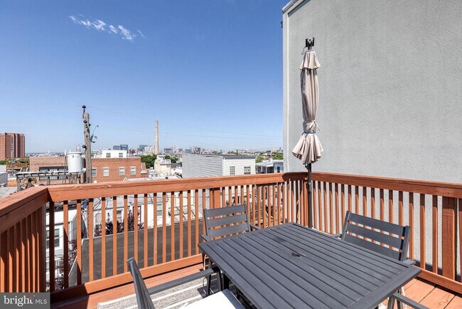 Building Photo - 908 S Linwood Ave