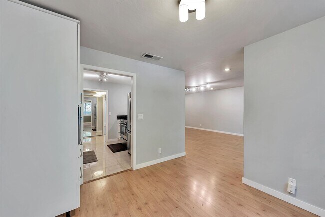 Building Photo - Hidden Gem at Saratoga Creekside – End Uni...