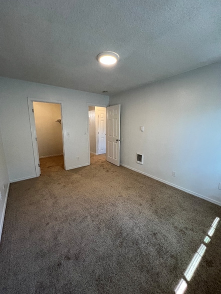 Building Photo - 17260 SW Heritage Ct