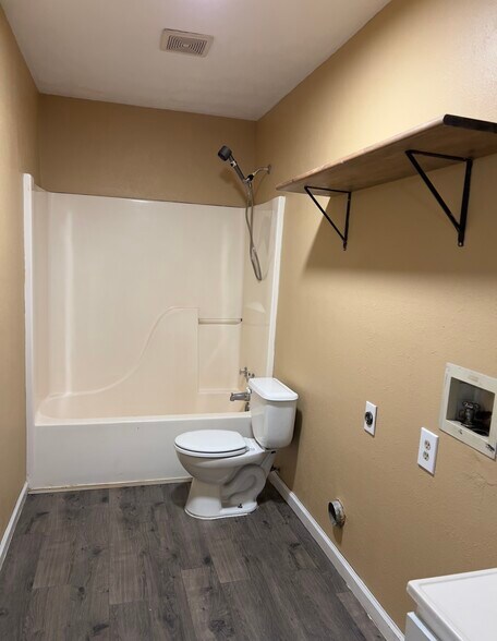 Building Photo - 107 Timberlane St