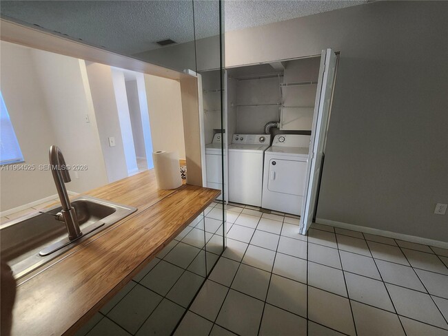 Building Photo - 10967 NW 30th Pl