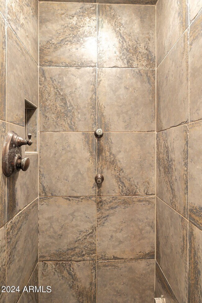 Building Photo - 8643 E Sandalwood Dr