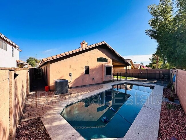 Building Photo - 4463 E South Fork Dr