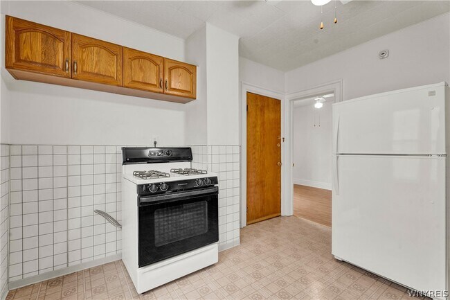 Building Photo - 238 Saranac Ave
