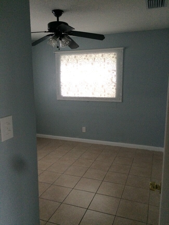 Room #2 - 634 SW 4th Ave