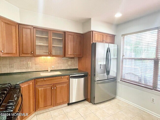 Building Photo - 21 Evergreen Dr