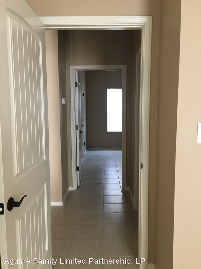 Building Photo - 2206 E Hwy 281