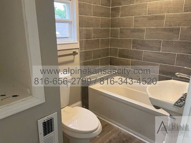 Building Photo - Beautiful Midtown Rehab! Main Floor Primary!