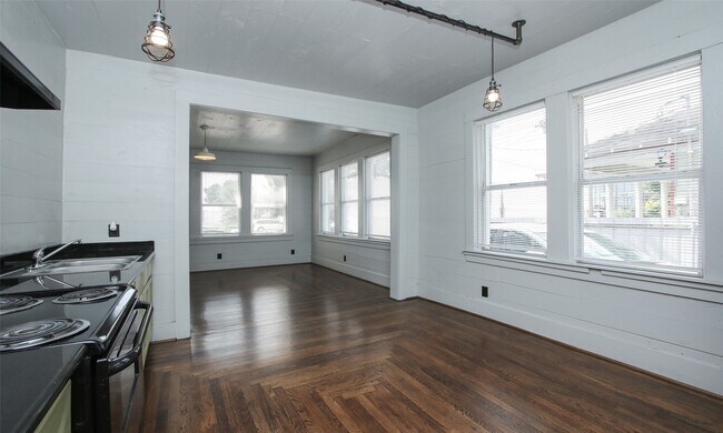 Building Photo - 316 Eastwood St