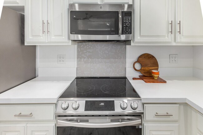 Building Photo - 15433 N 63rd St