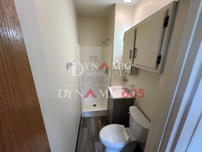 Building Photo - Upper Level 2BR/1BA in Downtown Sioux Falls