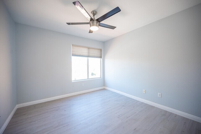 Building Photo - 8420 Bay Crest Dr