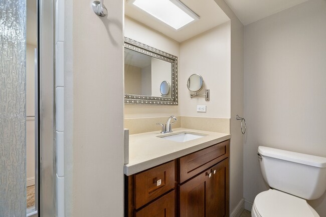 Building Photo - High floor, corner unit at Makiki Towers. Partially furnished, renovated 2-bedroom, 1.5 bathroom ...