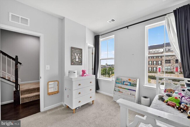 Building Photo - 506 Riversail Ln