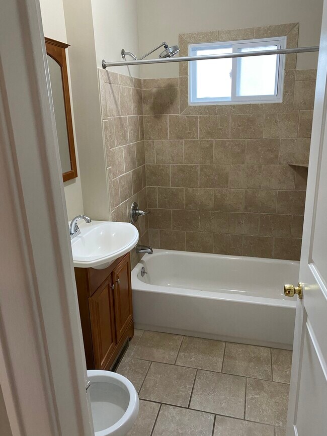 Building Photo - 1069 Wayburn St