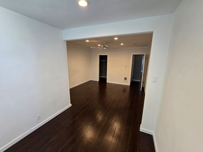 Building Photo - Spacious 2BR/2BA Near the Beach — Garage, Pets OK, Available Now