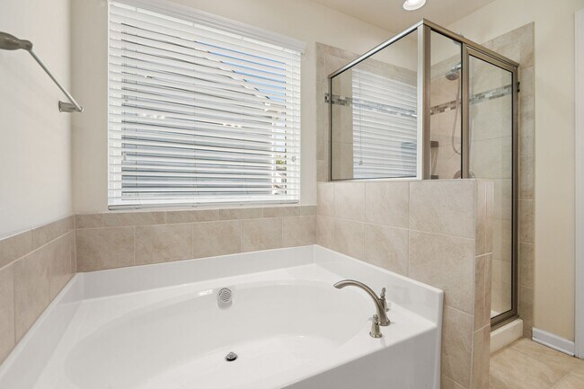 Building Photo - Gorgeous Single Family home in East Durham: Available Now