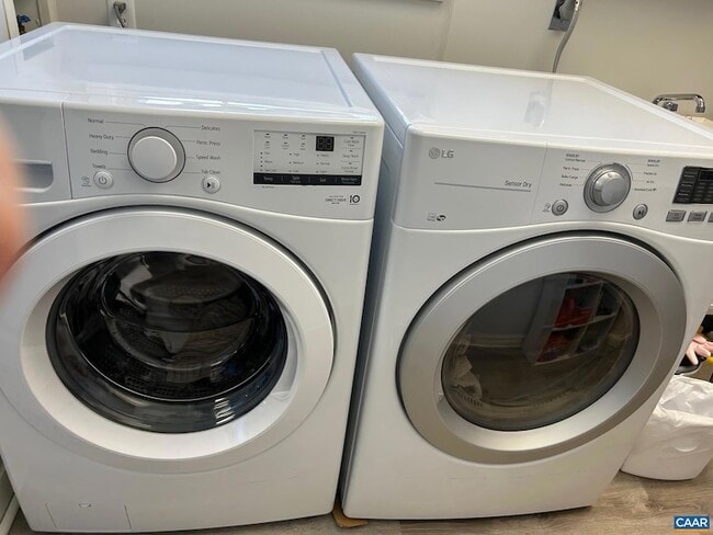 Building Photo - 136 Goldenrod Ct