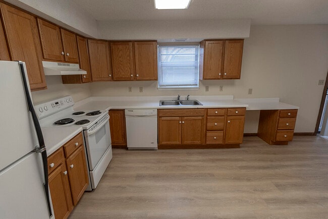 Building Photo - 1003 Canterbury Dr