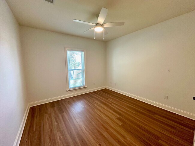 Building Photo - 10723 Hillbrook Ave