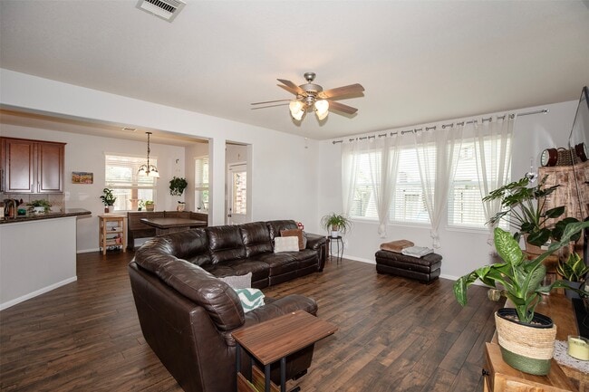 Building Photo - 2110 Stonehollow Ct