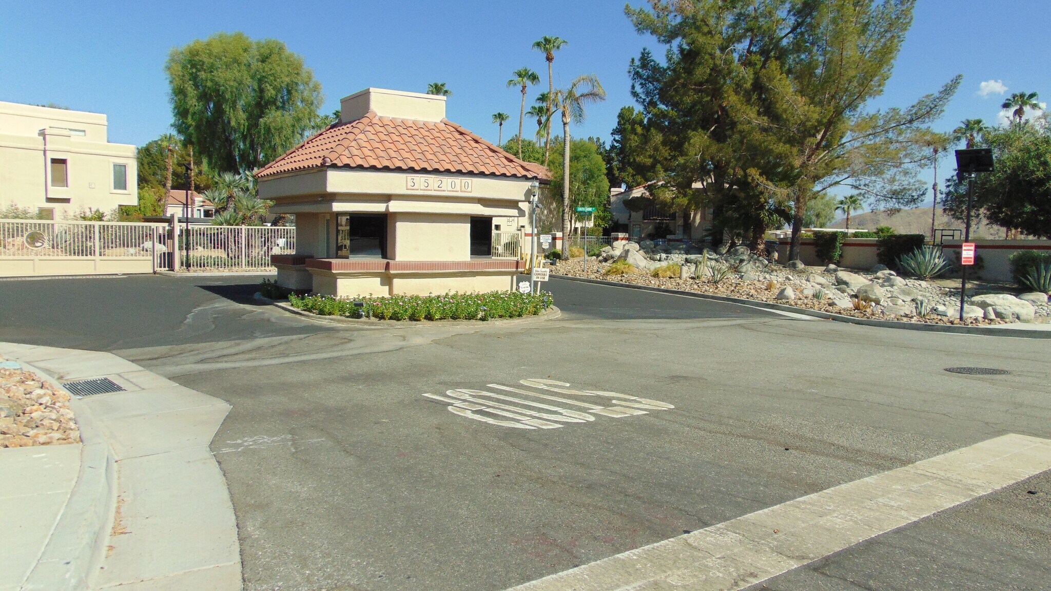 Building Photo - 35200 Cathedral Canyon Dr