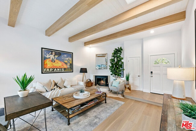 Building Photo - 6502 Dume Dr