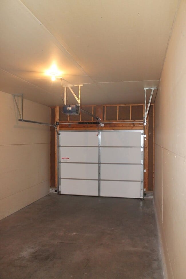 Building Photo - 3126 Alf Ave