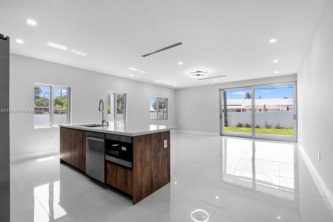 Building Photo - 320 Florida Blvd