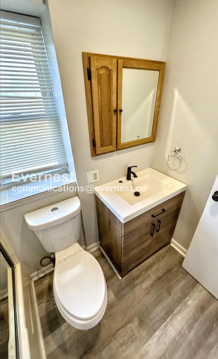 Building Photo - 2185 Cottontail Dr
