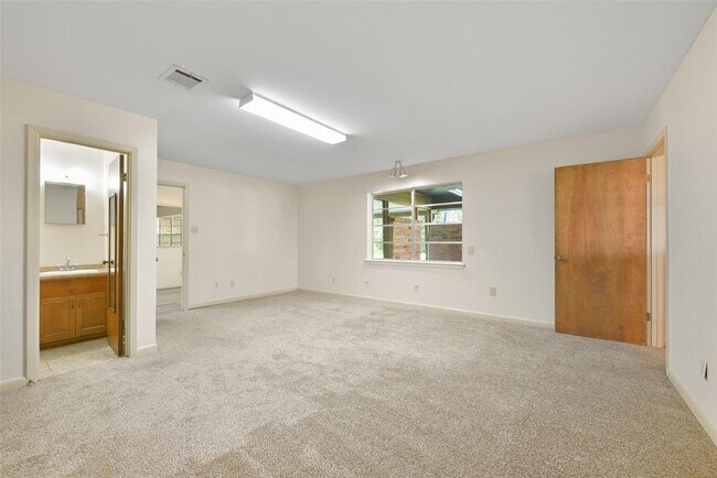 Building Photo - 502 Misty Ln