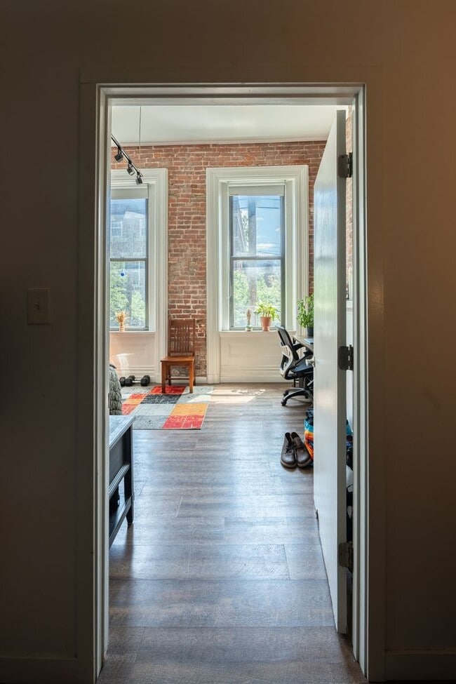 Building Photo - Spacious 2 Bedroom/2 Bath in Lawrenceville