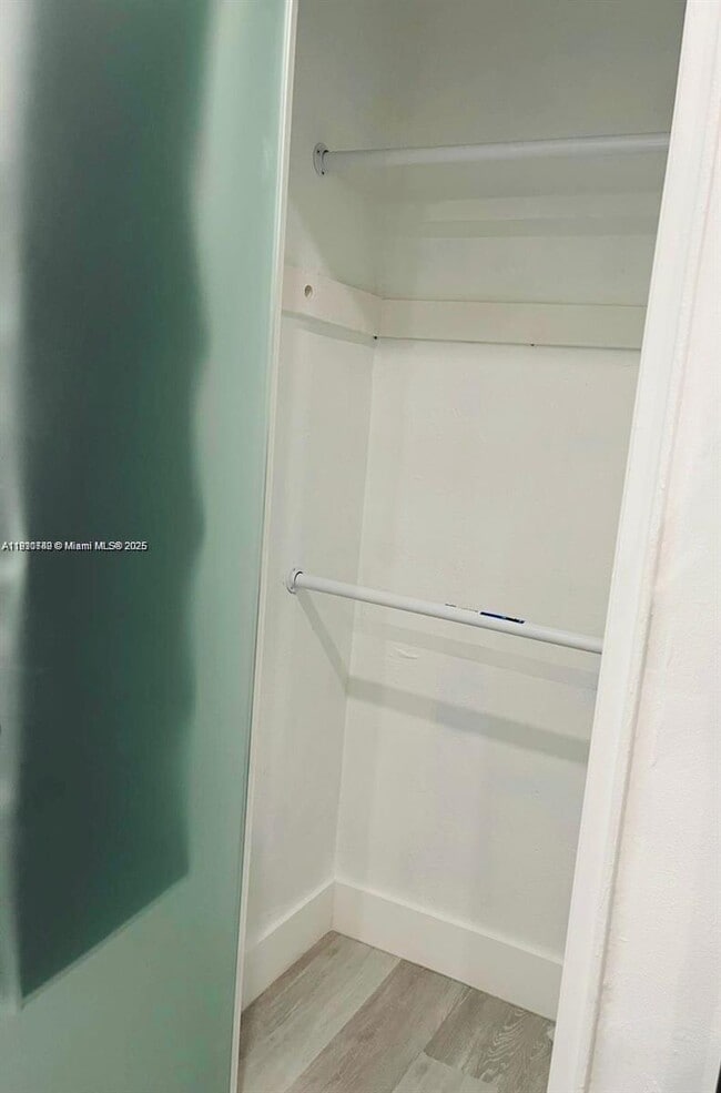 Building Photo - 872 NW 16th Terrace