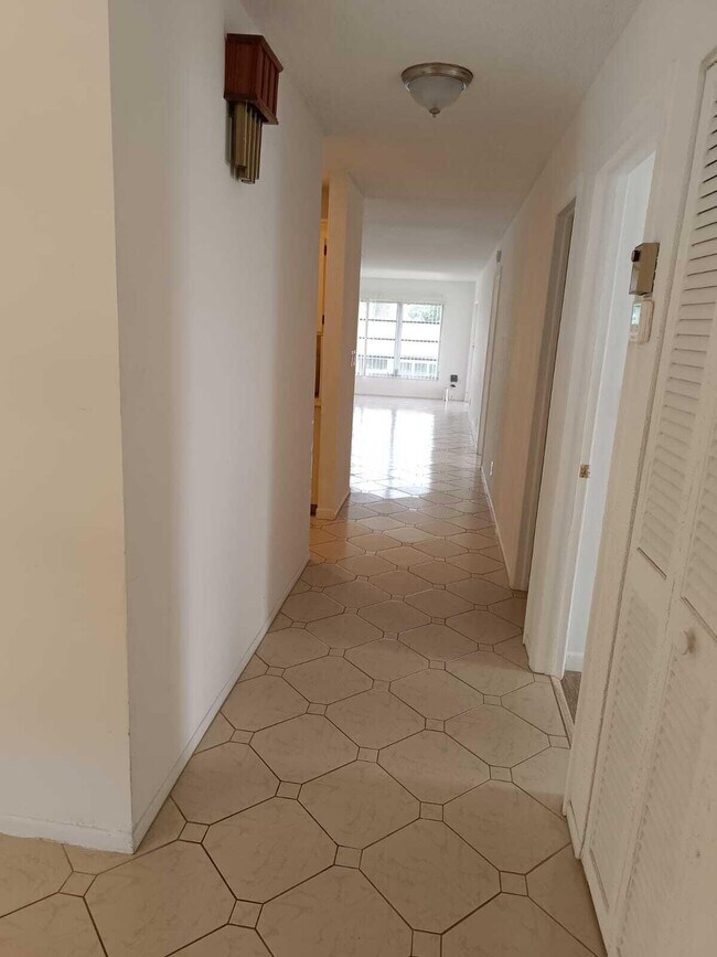 Building Photo - 13283 Pineapple Palm Ct