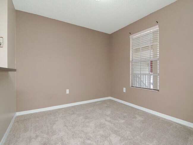 Building Photo - Park Lake — 1 Bed / 1 Bath + Den | Upstairs Condo | Brandon, FL