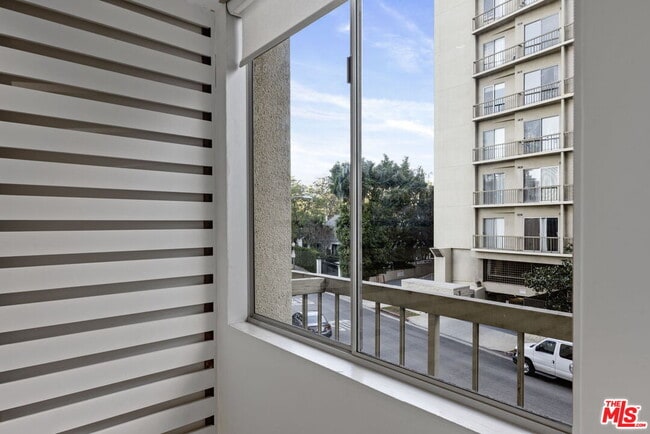 Building Photo - 10751 Wilshire Blvd