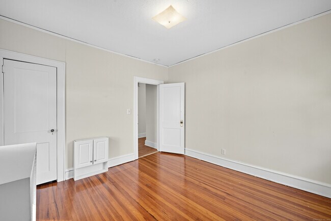 Building Photo - 89 Maplewood Ave