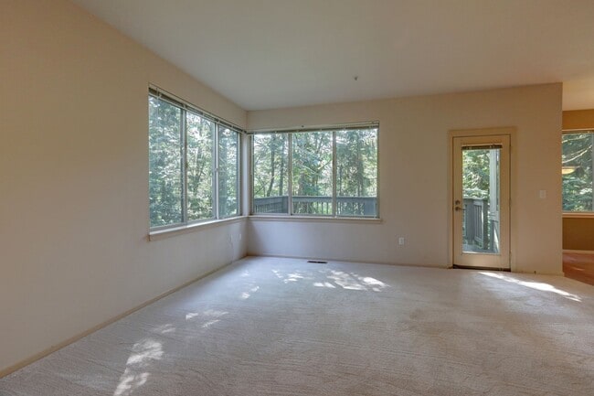 Building Photo - Gorgeous 3BR 2.5BA Issaquah Town Home Avai...