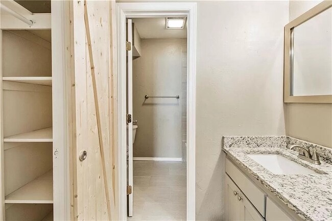 Building Photo - 11012 Springhollow Rd