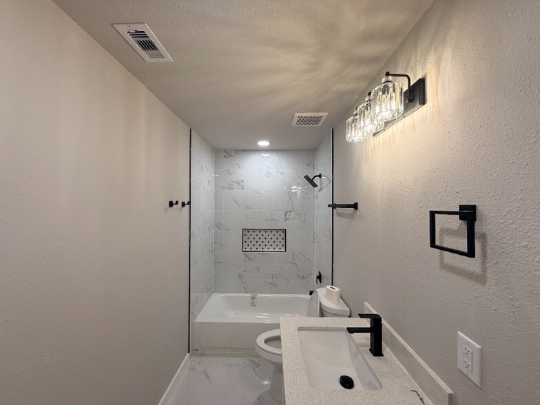 Building Photo - 1519 McKee St