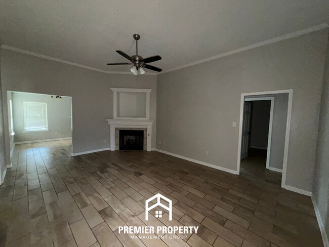 Building Photo - 270 Village Dr