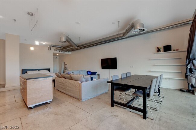 Building Photo - 200 Hoover Ave