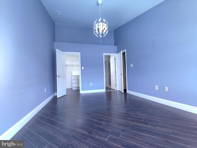 Building Photo - 7671 Coachlight Ln